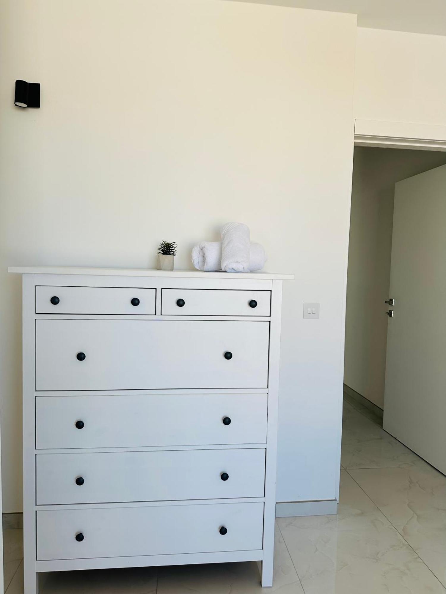 Apartment 2 Bedroom Penthouse *