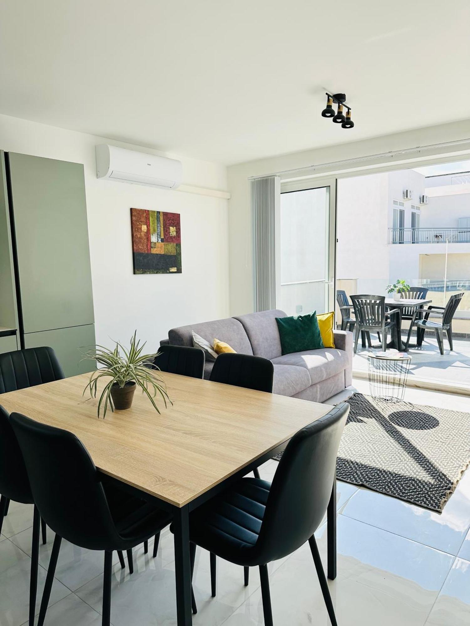 2 Bedroom Penthouse * Sliema