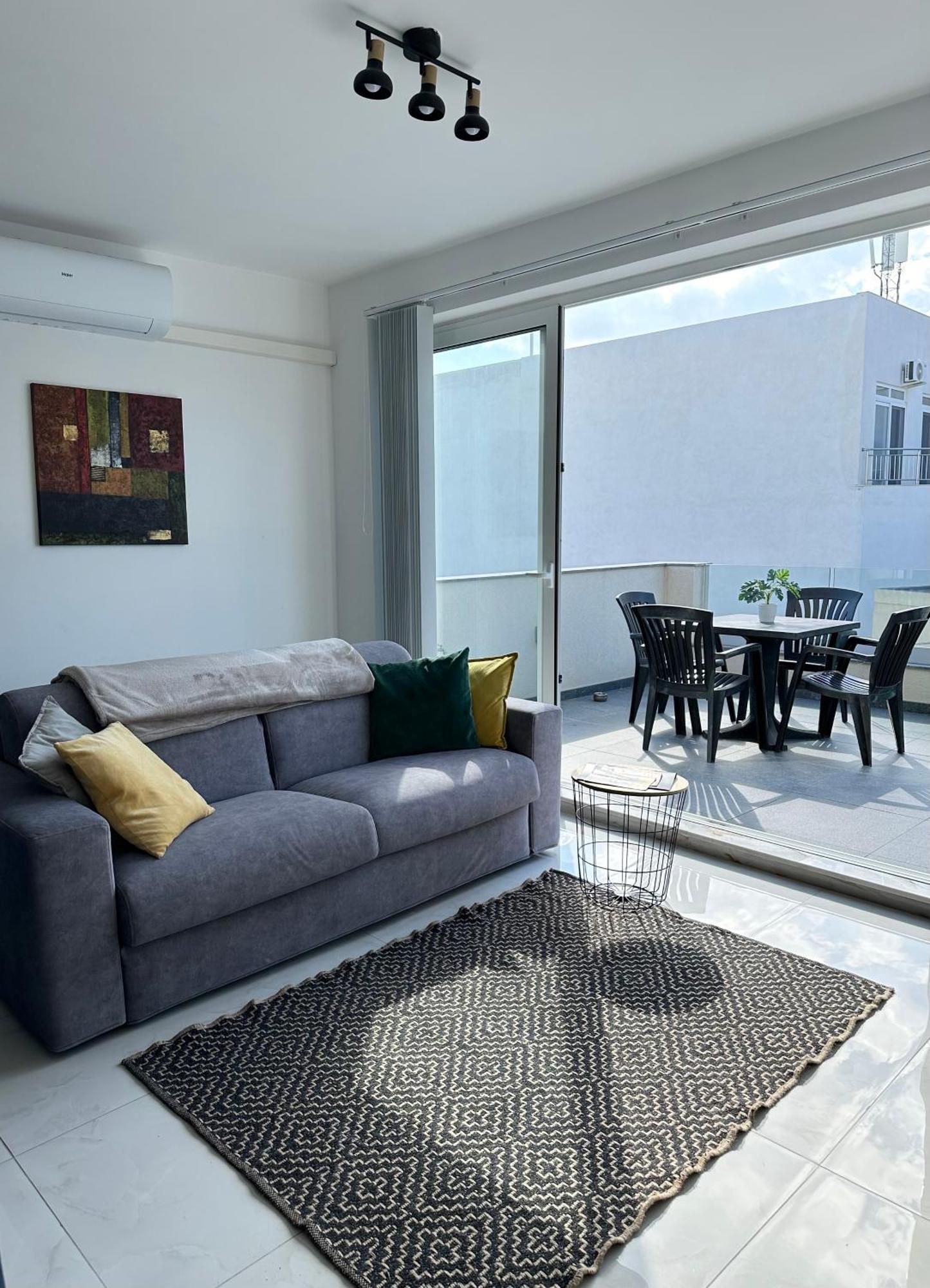 2 Bedroom Penthouse Apartment Sliema