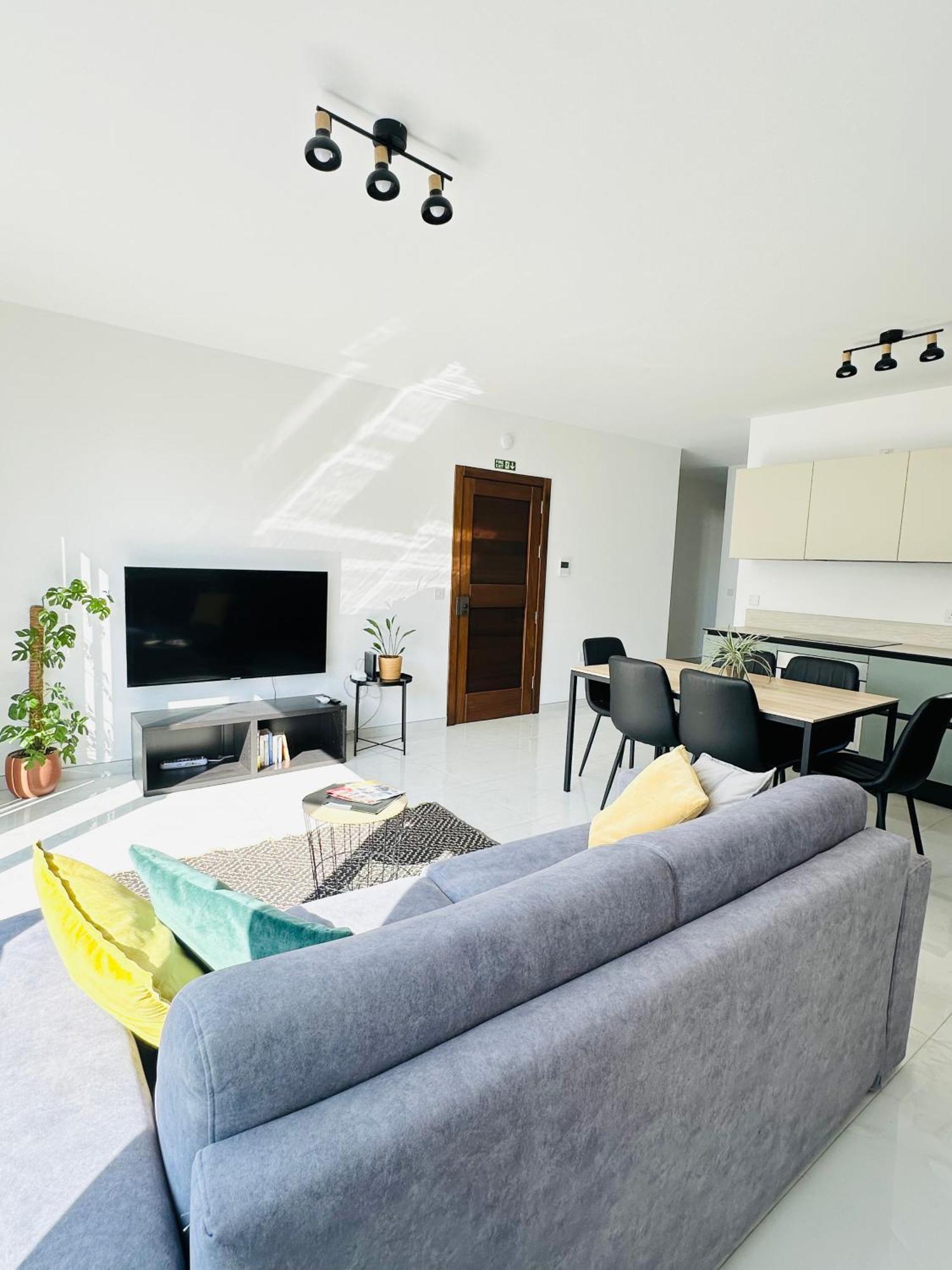 Apartment 2 Bedroom Penthouse Sliema