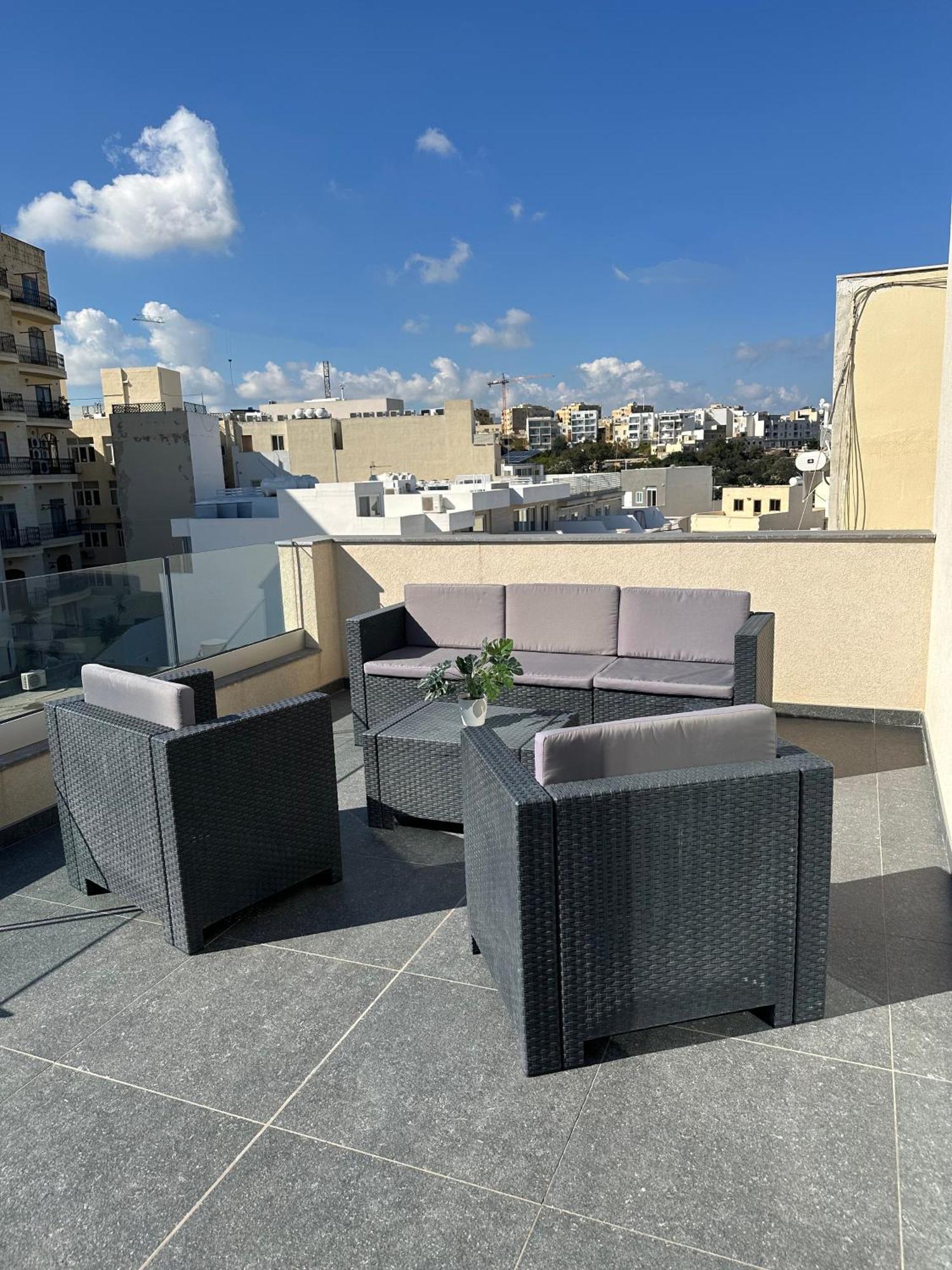 Apartment 2 Bedroom Penthouse Sliema